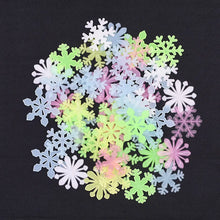 Load image into Gallery viewer, 50pcs 3D Snowflake Luminous Wall Sticker Fluorescent Glow In The Dark Wall Decal For Homw Kids Room Bedroom Christmas Decor