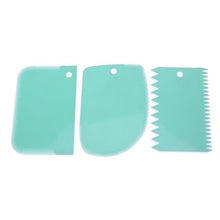 Load image into Gallery viewer, 3PCS/Lot Cream Scraper Irregular Teeth Edge DIY Scraper Cake Decorating Fondant Pastry Cutters Baking Spatulas Tools