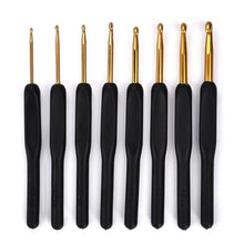 Load image into Gallery viewer, 8Pcs Mix Size 2.5mm-6mm Crochet Hook Knit Weave Yarn Craft Knitting Needle Plastic Handle Knitting Hooks Needles Tools xmas GIFT