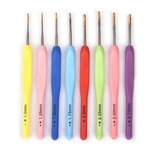 Load image into Gallery viewer, 8Pcs Mix Size 2.5mm-6mm Crochet Hook Knit Weave Yarn Craft Knitting Needle Plastic Handle Knitting Hooks Needles Tools xmas GIFT